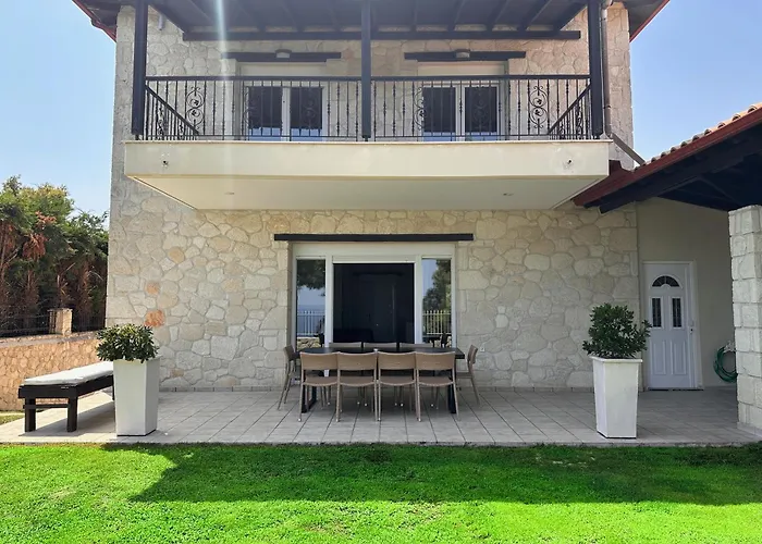Four Seasons - The Eco Friendly Villa