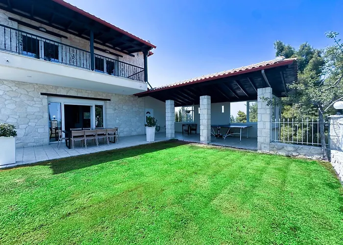 Four Seasons - The Eco Friendly Villa