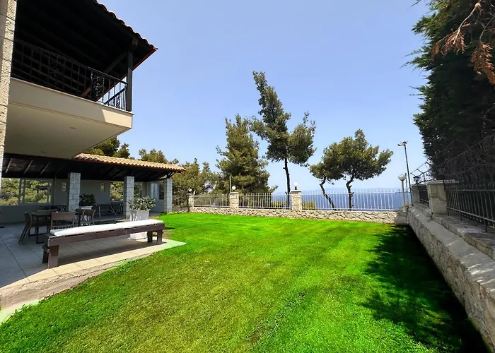 Four Seasons - The Eco Friendly Villa